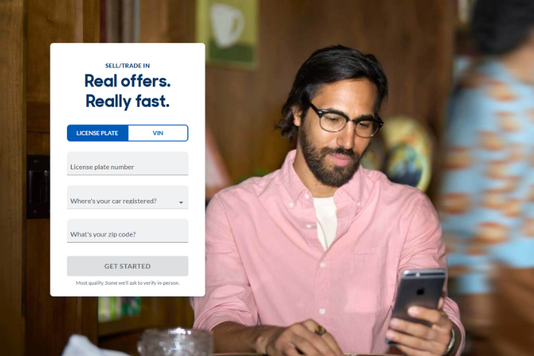 Man using CarMax app get car offer