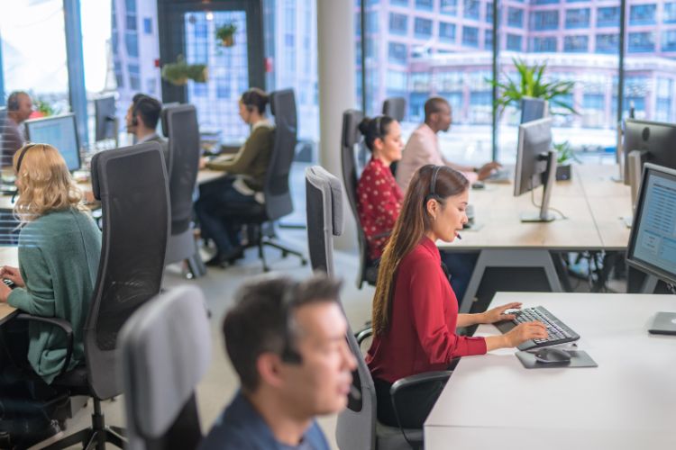 4. Carvana Customer Support Team Handling Issues