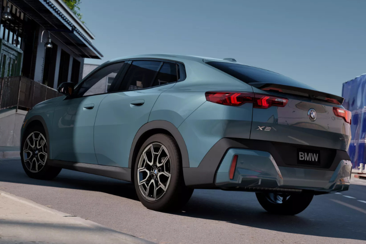 BMW X2 xDrive28i 2025 Rear View