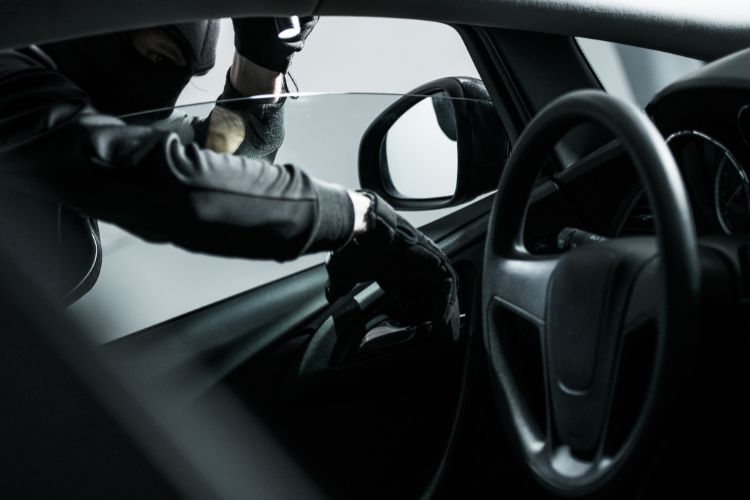 Car Shipping Scam Thief Breaking Into Vehicle