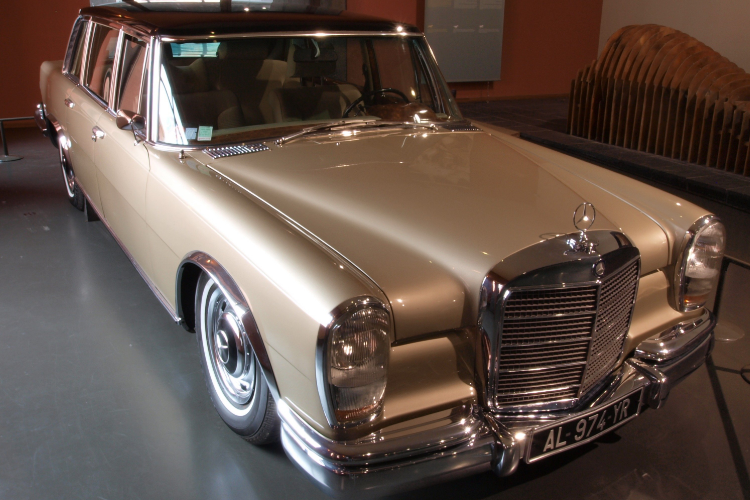 Vintage Mercedes Benz Classic Car Display
